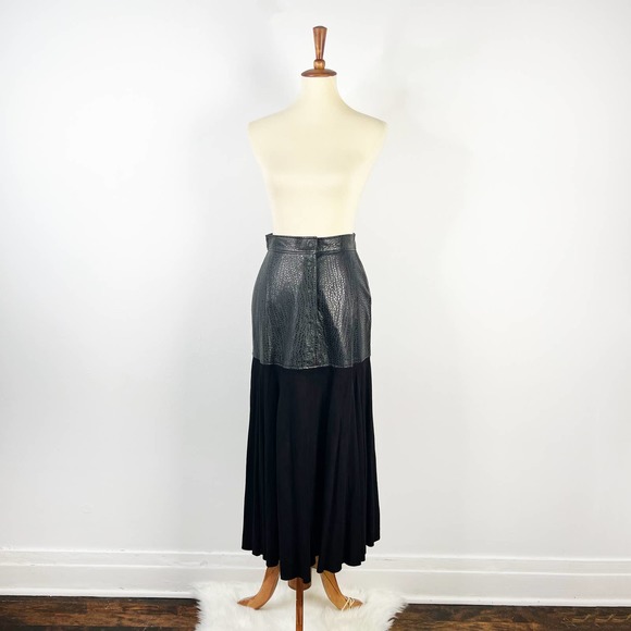 Vintage 70s 80s 90s Vakko black leather and suede maxi skirt Size 4 or 6